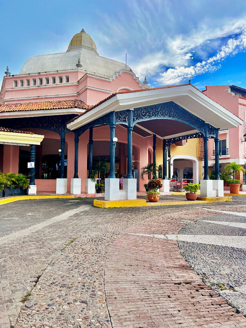 plaza marina puerto vallarta - entrada principal